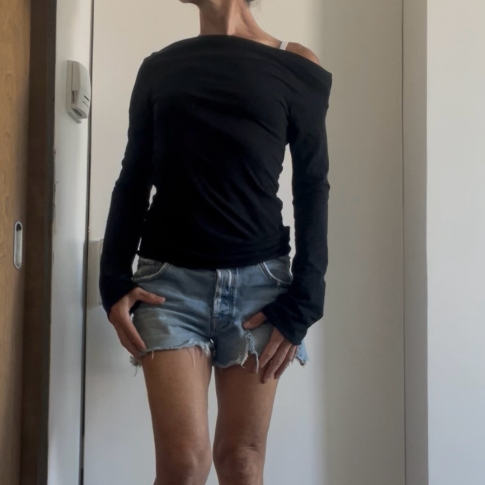 James Perse Black Off-Shoulder Top - Picture 2 of 8
